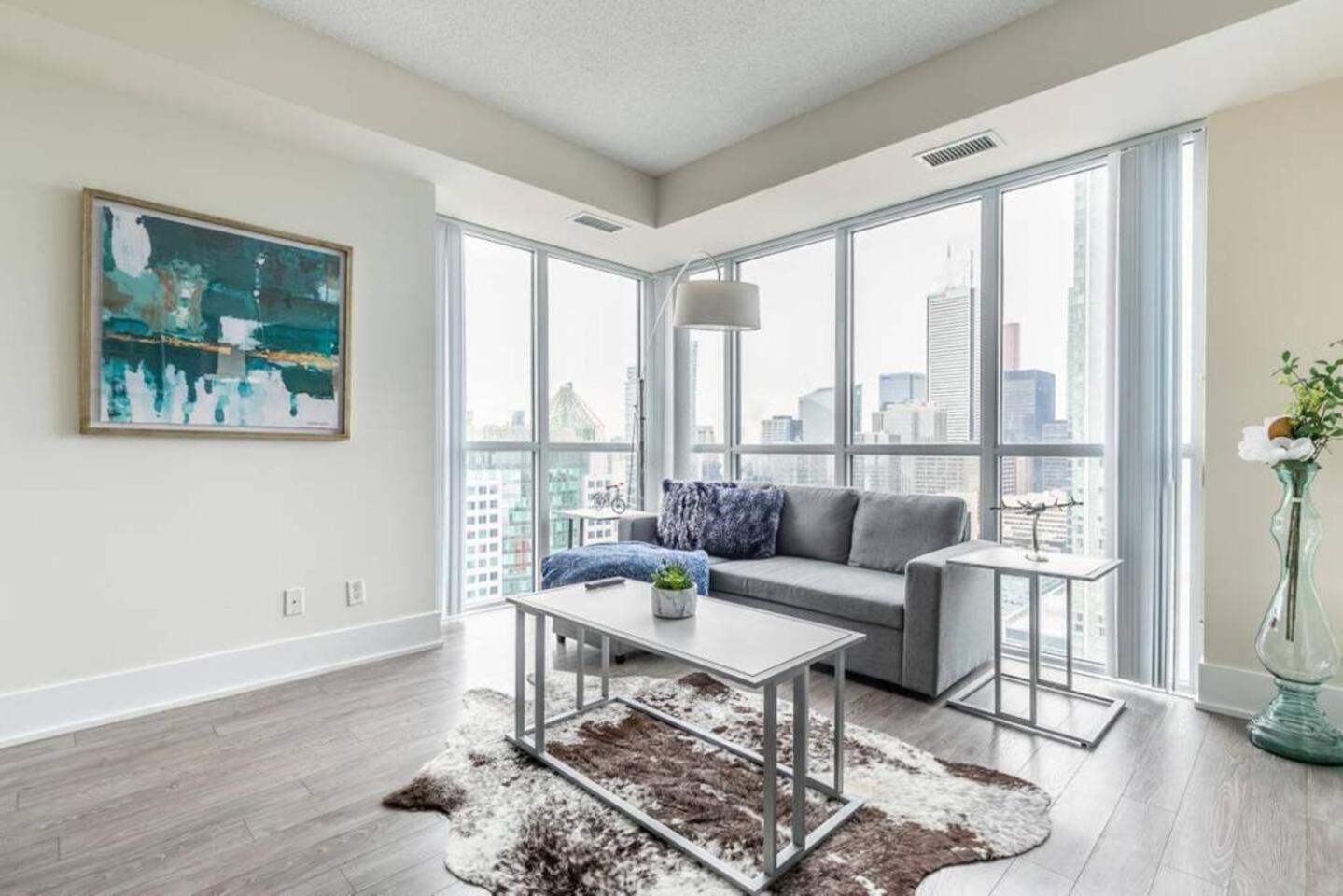 Luxury 1Br Condo - King Bed With City Views Toronto Exteriér fotografie